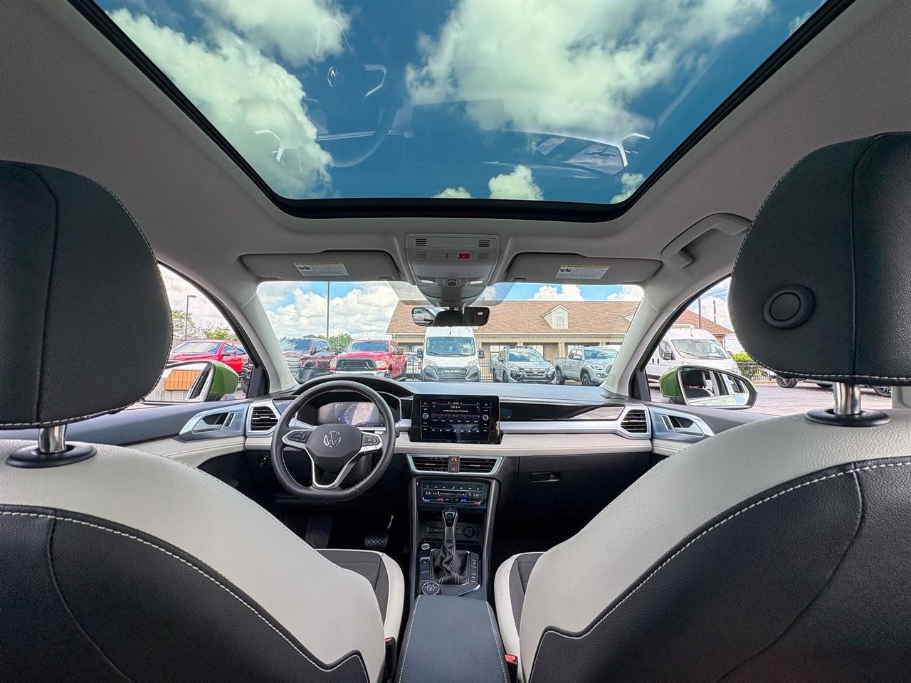 Volkswagen Taos  2025
