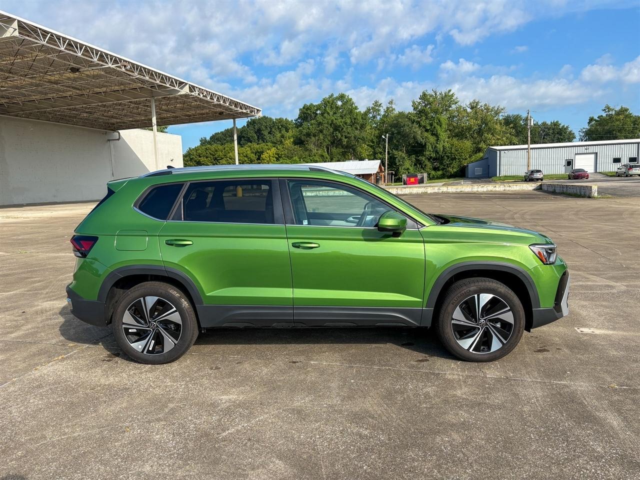 Volkswagen Taos  2025
