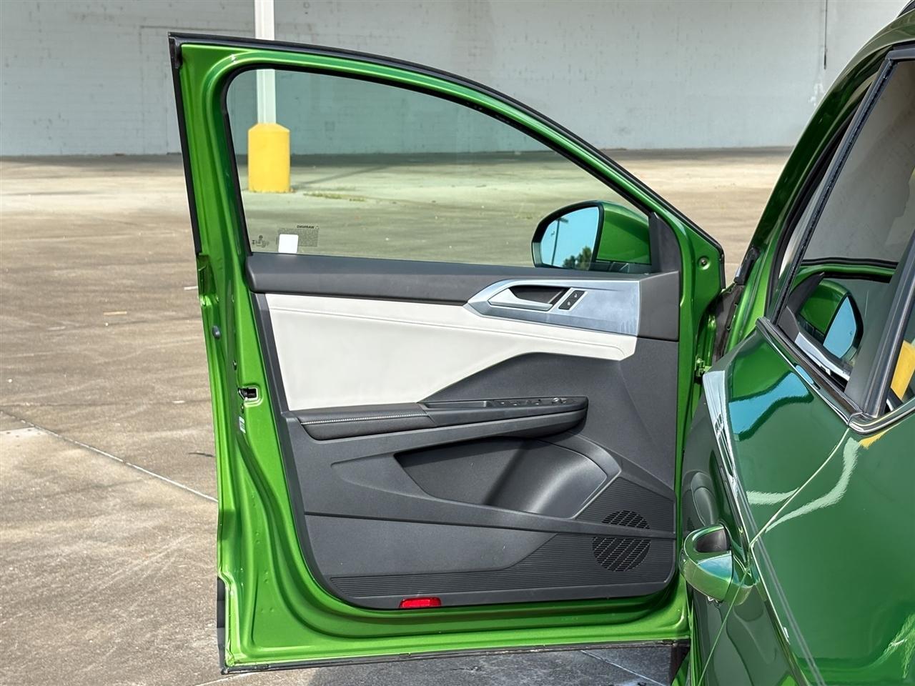 Volkswagen Taos  2025