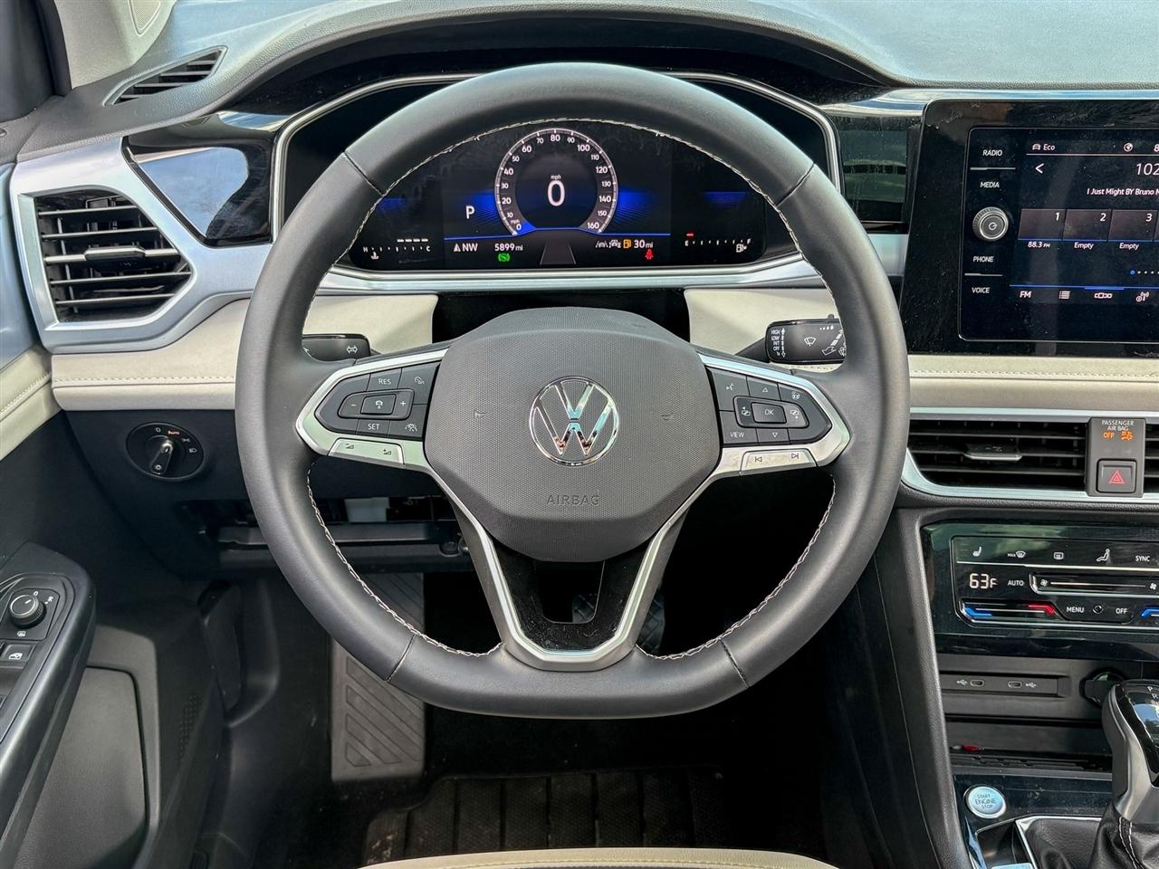 Volkswagen Taos  2025