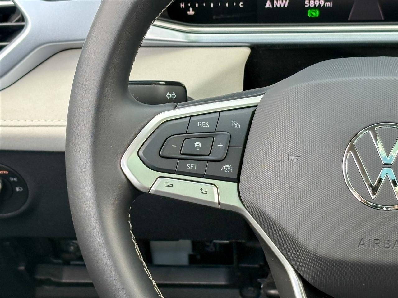 Volkswagen Taos  2025