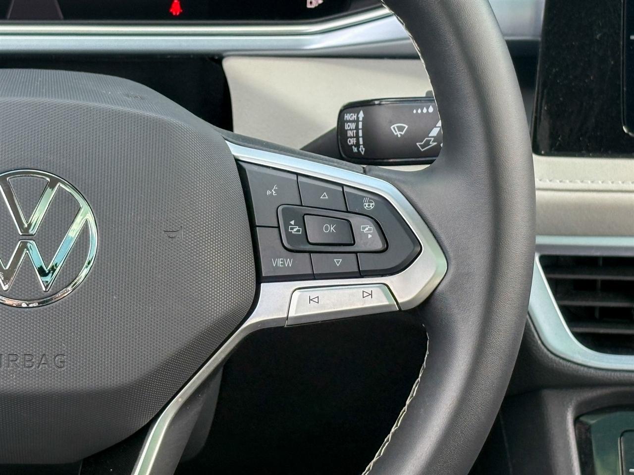 Volkswagen Taos  2025