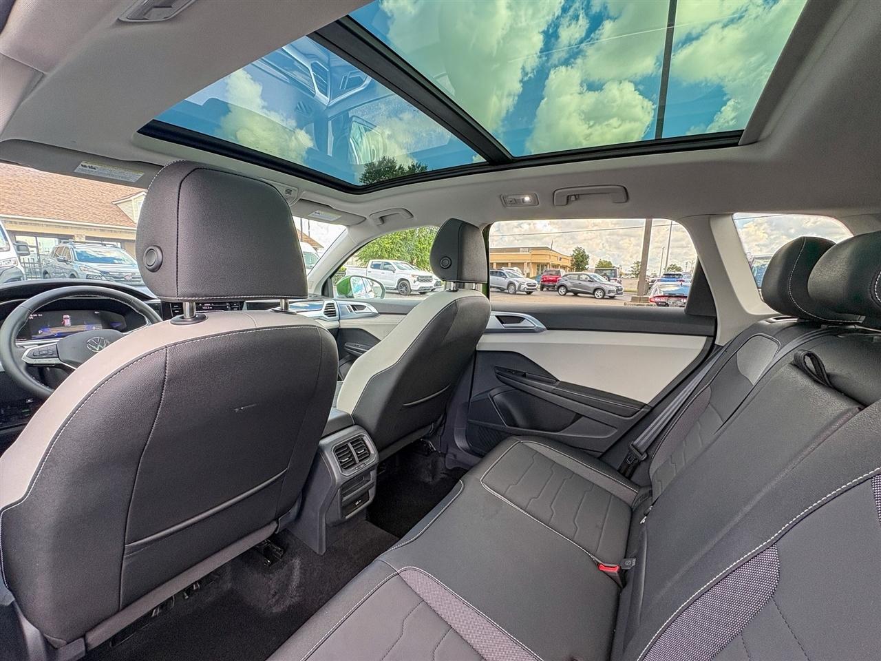 Volkswagen Taos  2025