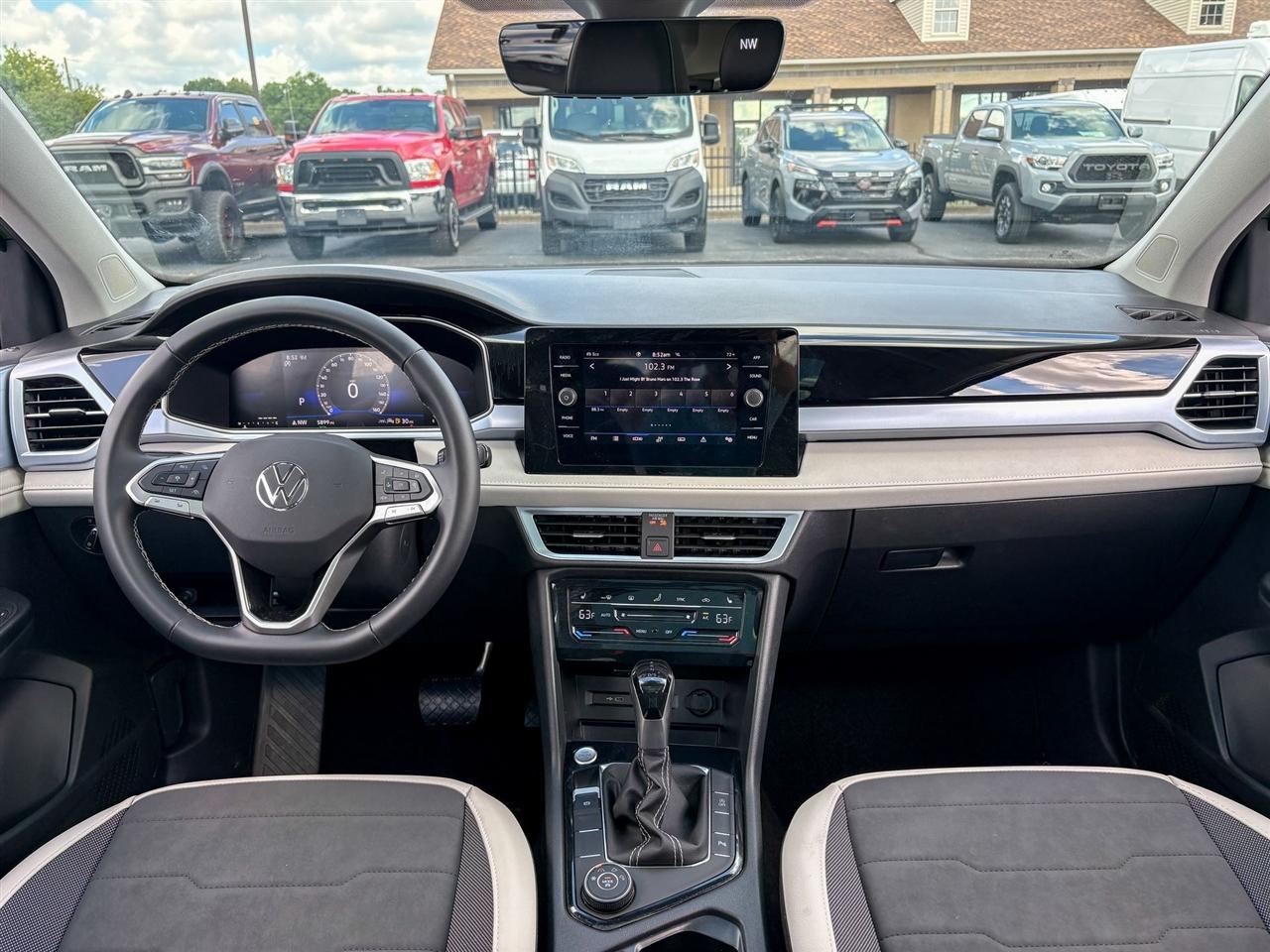 Volkswagen Taos  2025