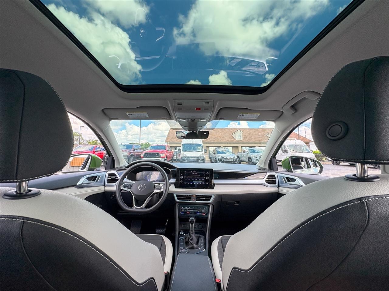 Volkswagen Taos  2025