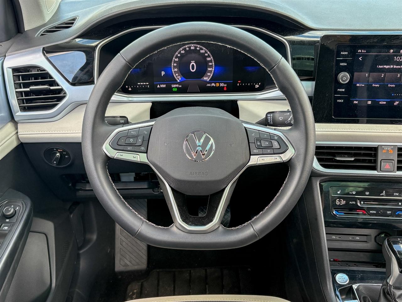 Volkswagen Taos  2025