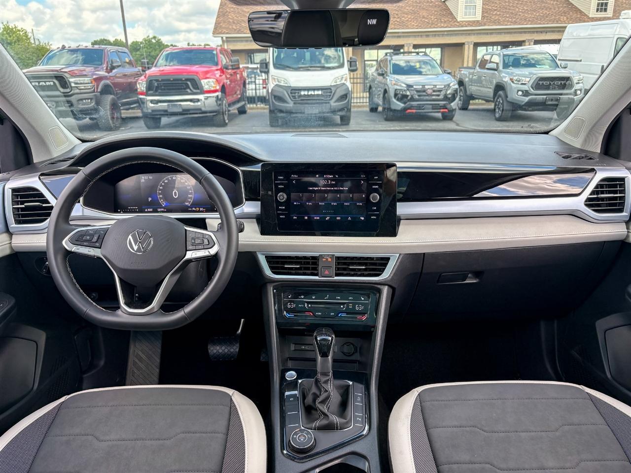 Volkswagen Taos  2025