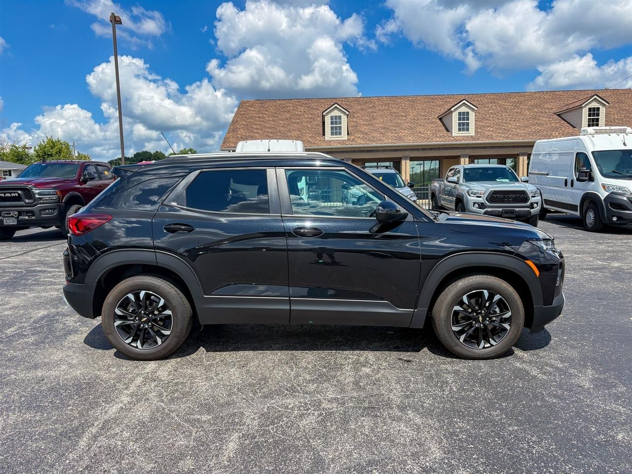 2023 Chevrolet TrailBlazer LT - Photo 13