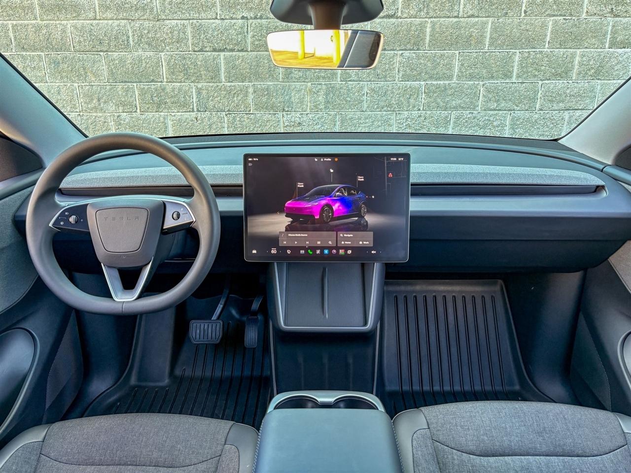 Tesla Model Y  2026