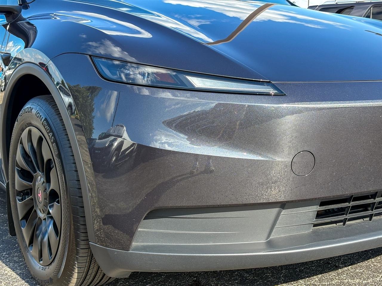 Tesla Model Y  2026