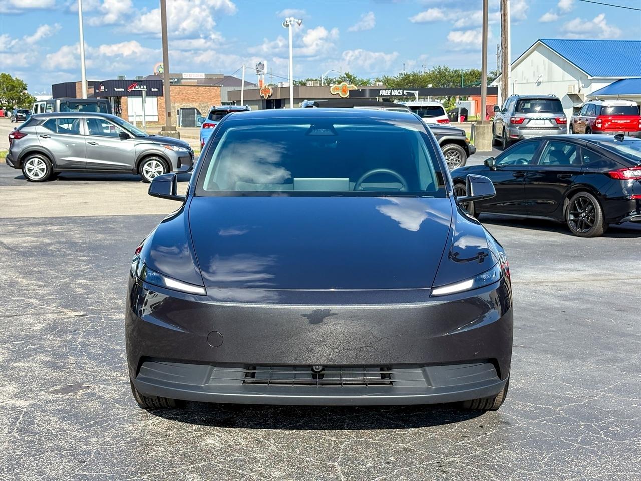 Tesla Model Y  2026