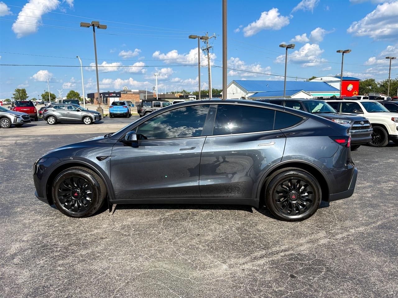 Tesla Model Y  2026