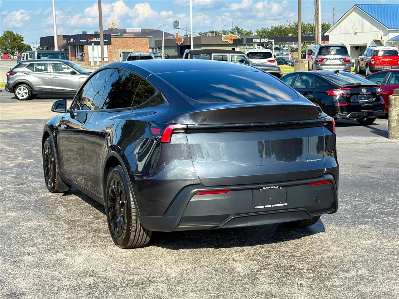 Tesla Model Y  2026