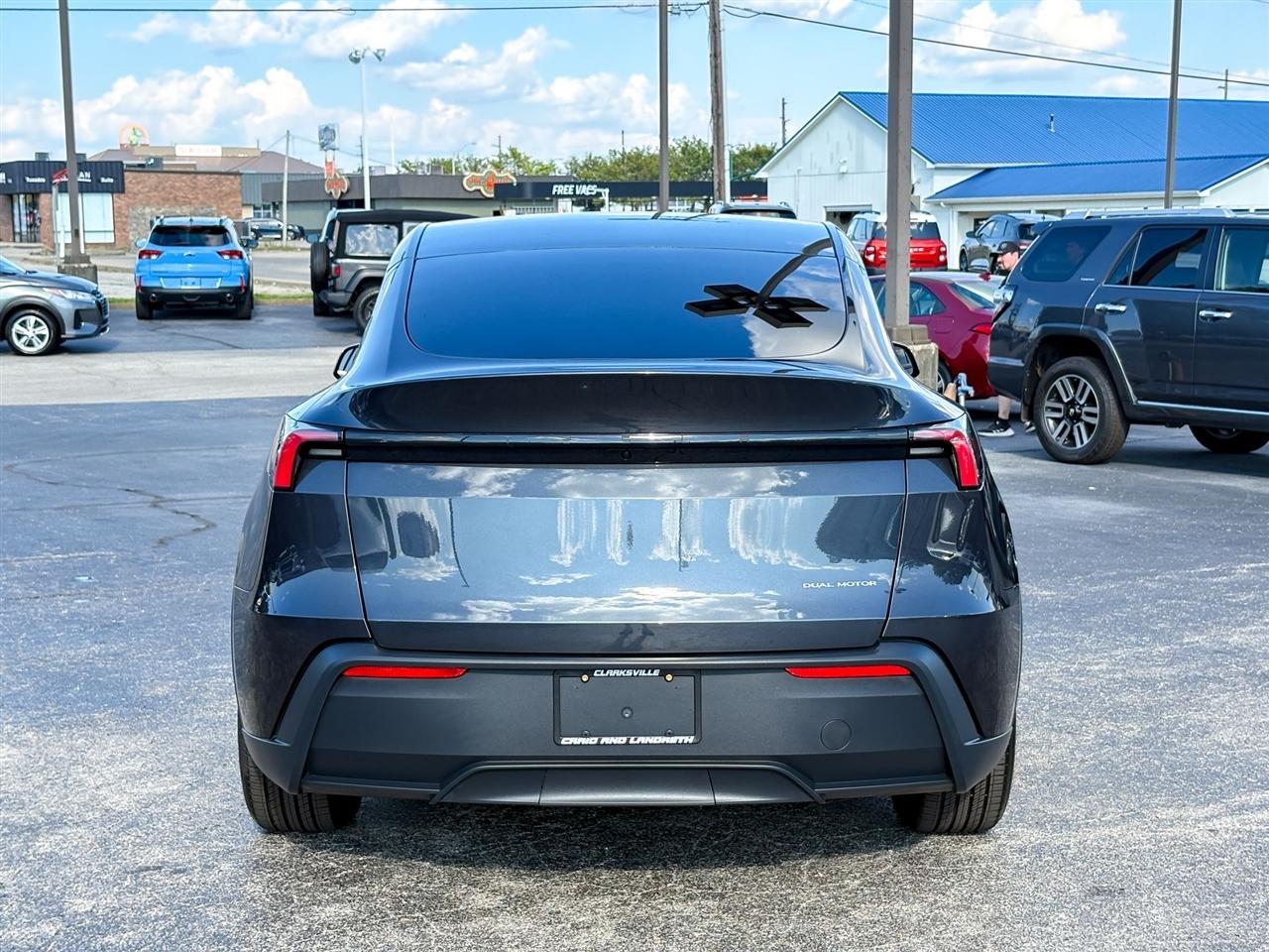 Tesla Model Y  2026