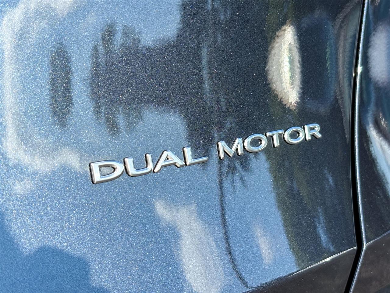 Tesla Model Y  2026