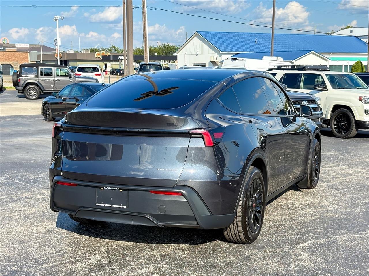 Tesla Model Y  2026