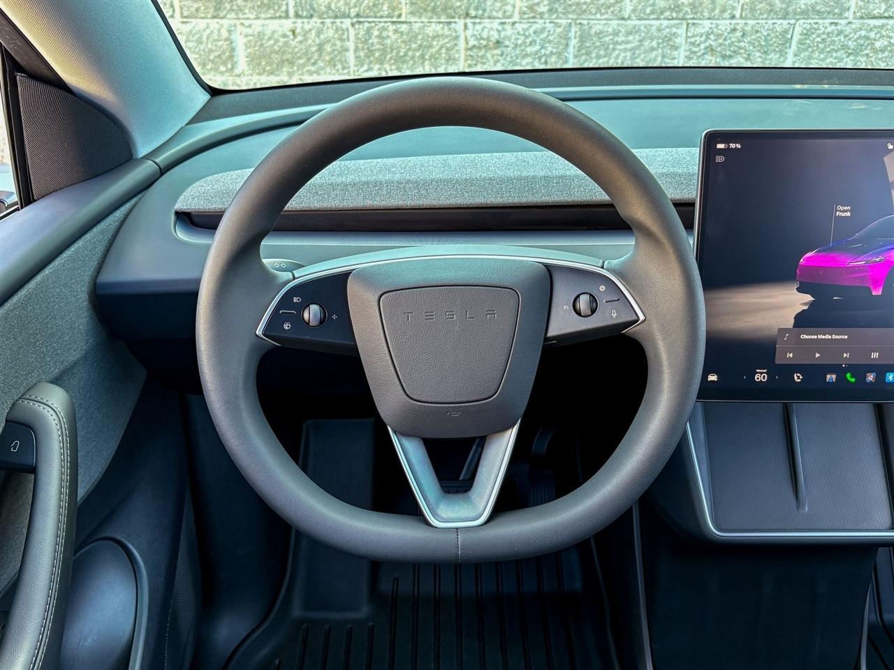 Tesla Model Y  2026