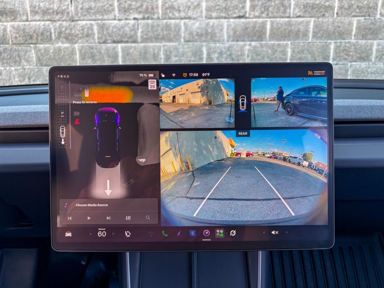 Tesla Model Y  2026