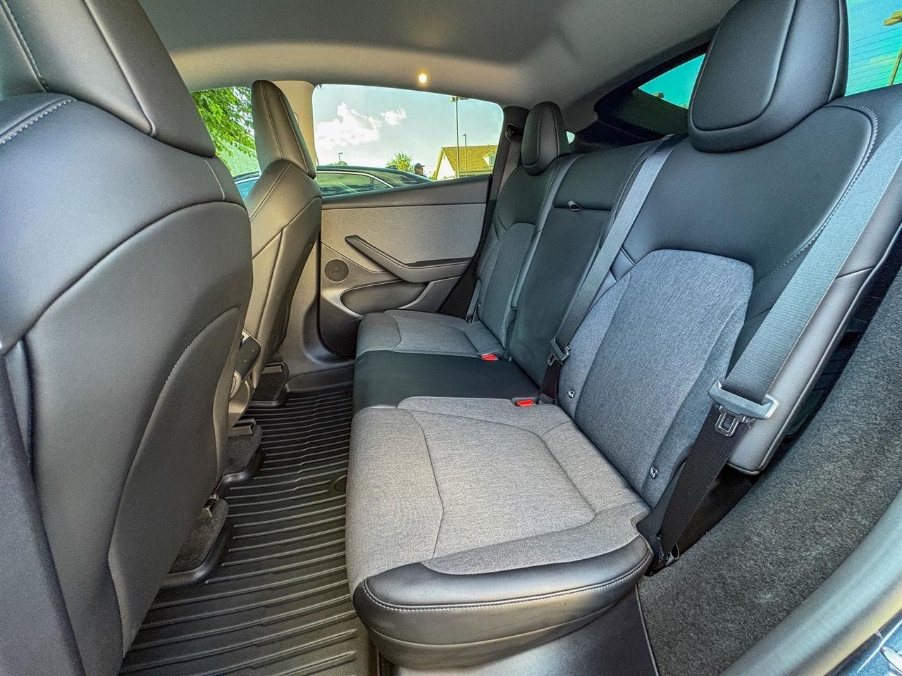 Tesla Model Y  2026