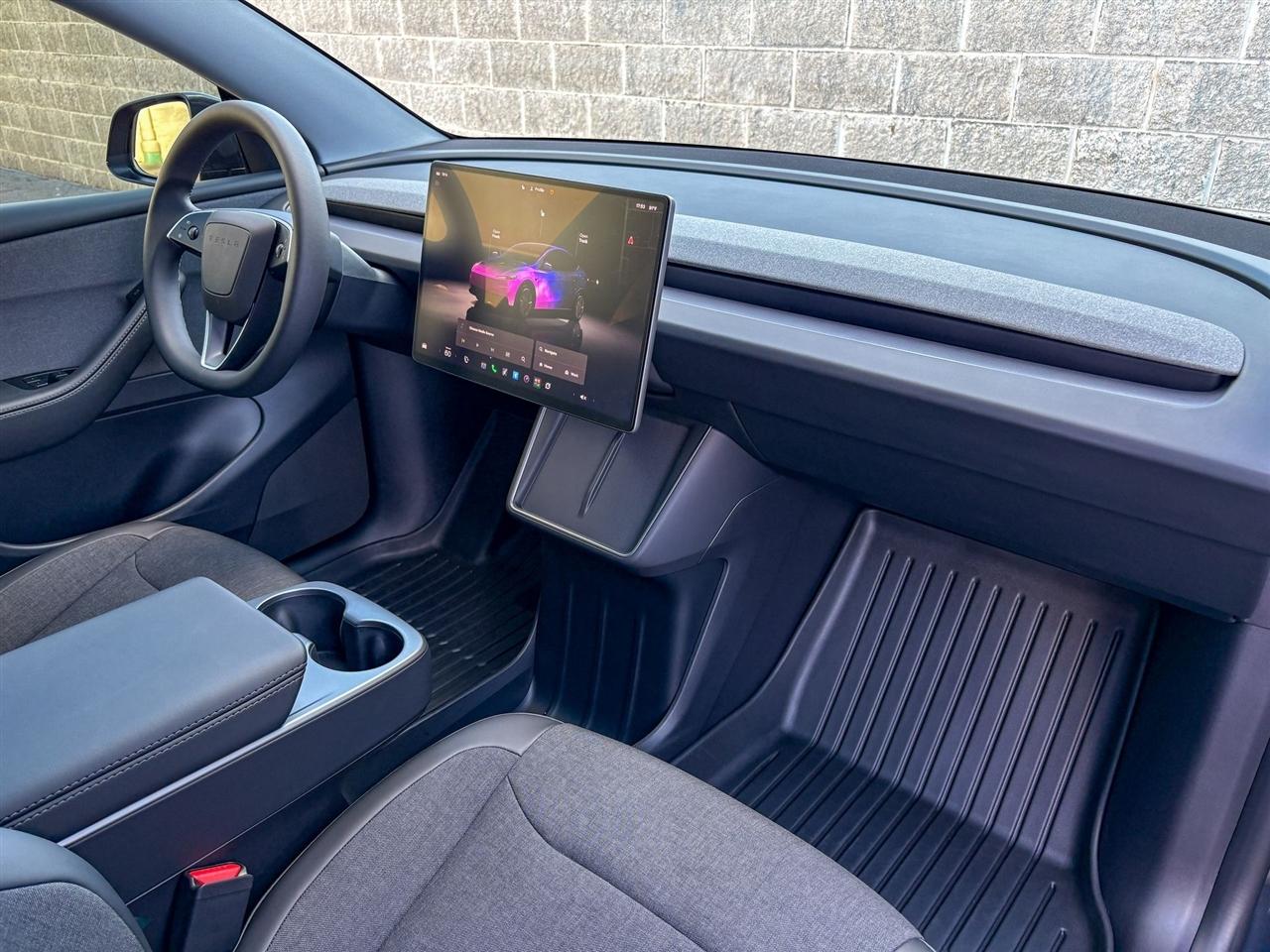 Tesla Model Y  2026
