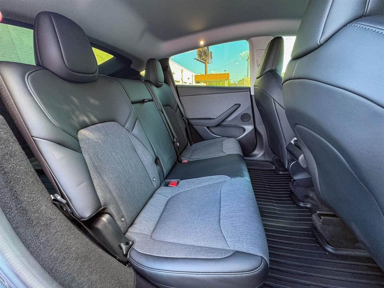 Tesla Model Y  2026