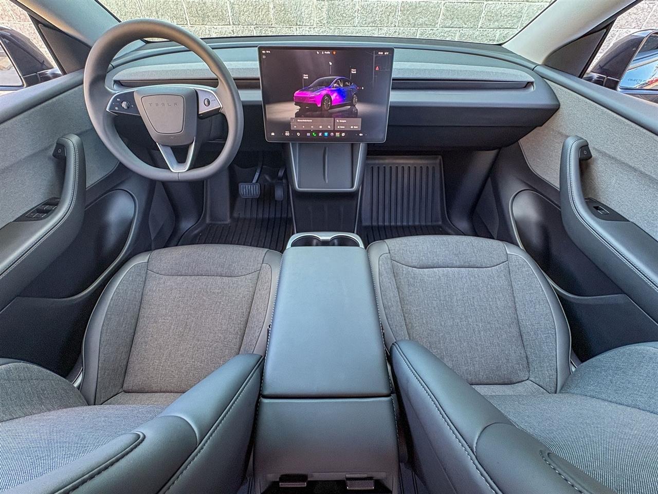 Tesla Model Y  2026