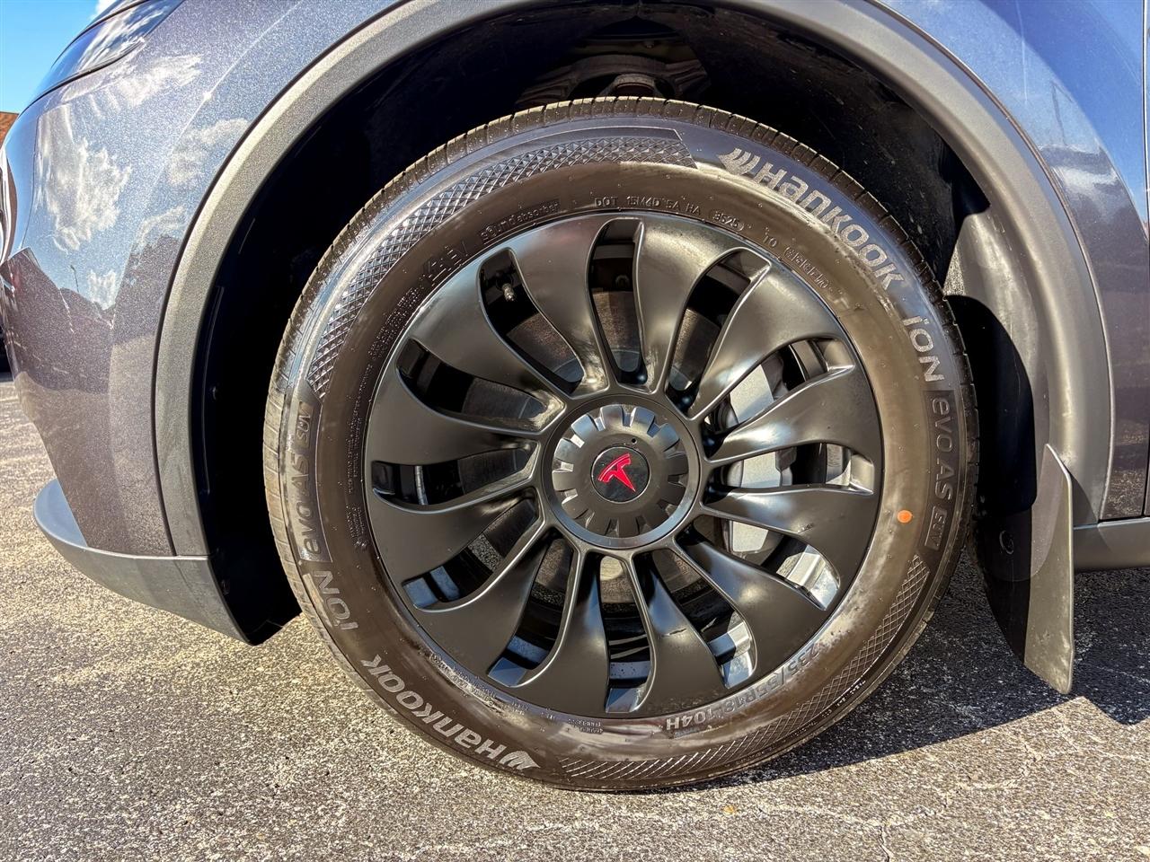 Tesla Model Y  2026