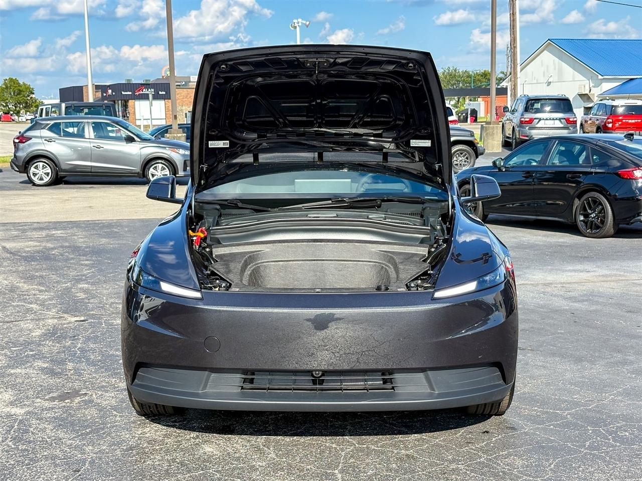 Tesla Model Y  2026