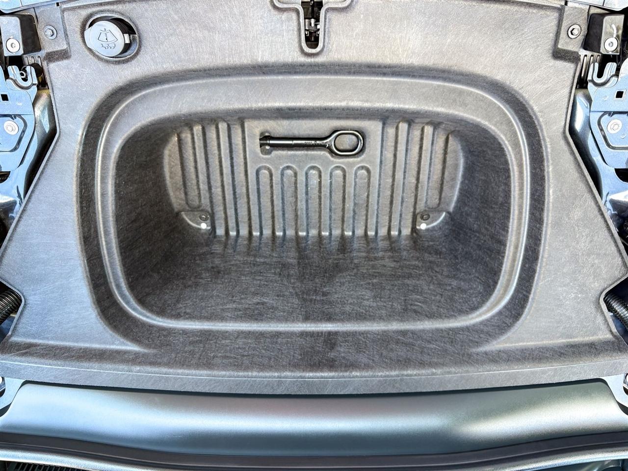 Tesla Model Y  2026