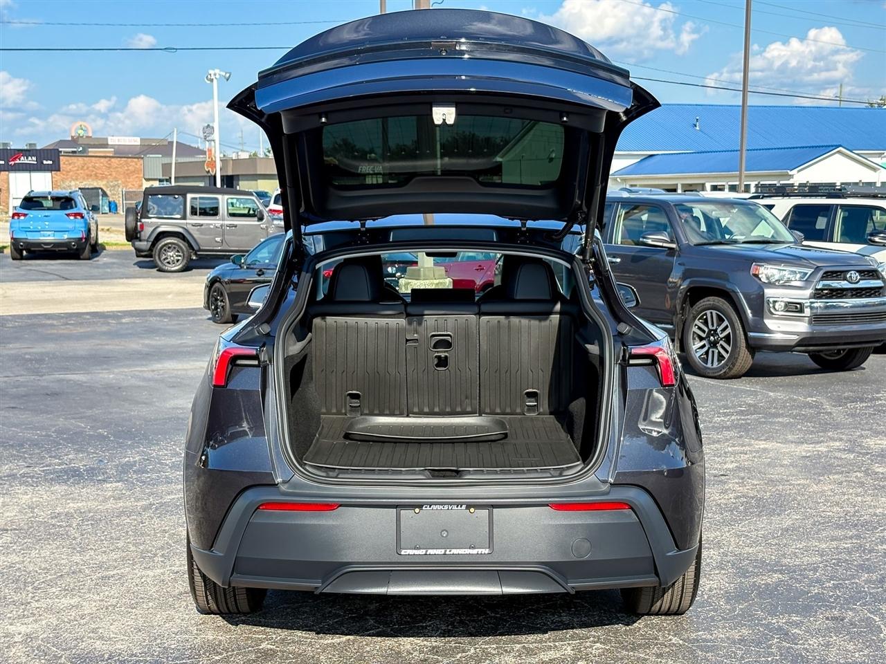 Tesla Model Y  2026