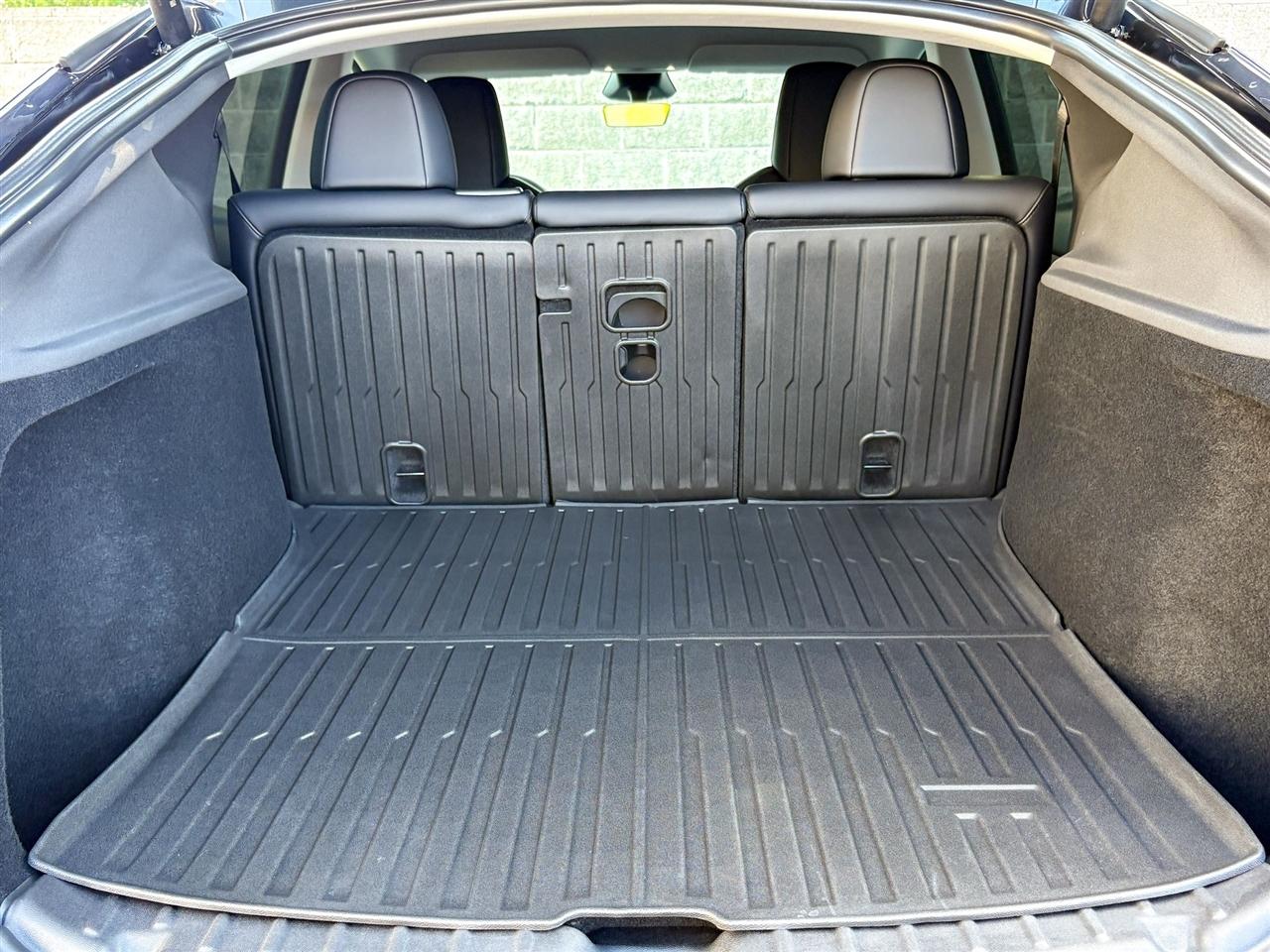 Tesla Model Y  2026