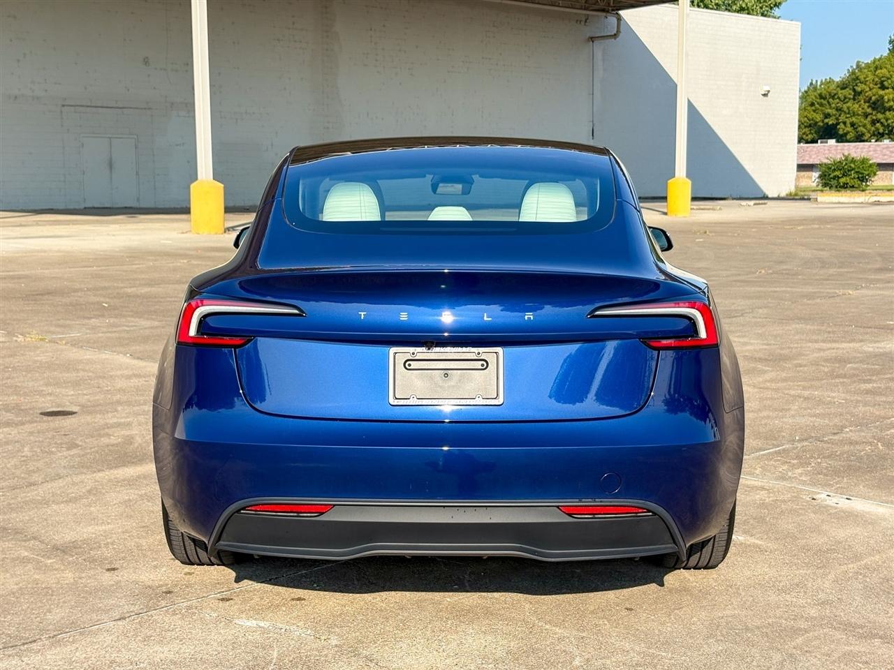 Tesla Model 3  2025