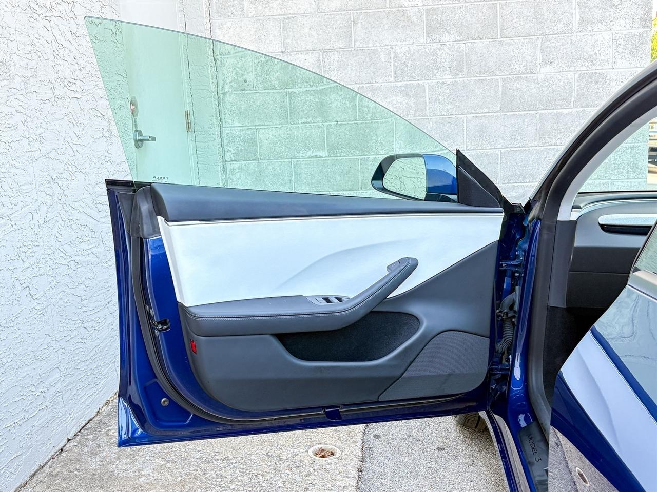 Tesla Model 3  2025