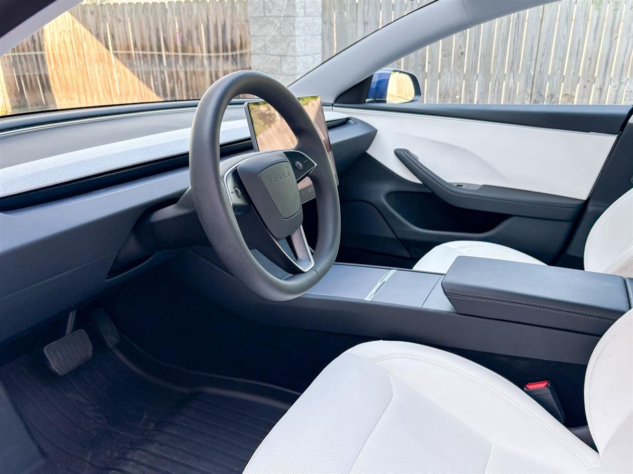 Tesla Model 3  2025