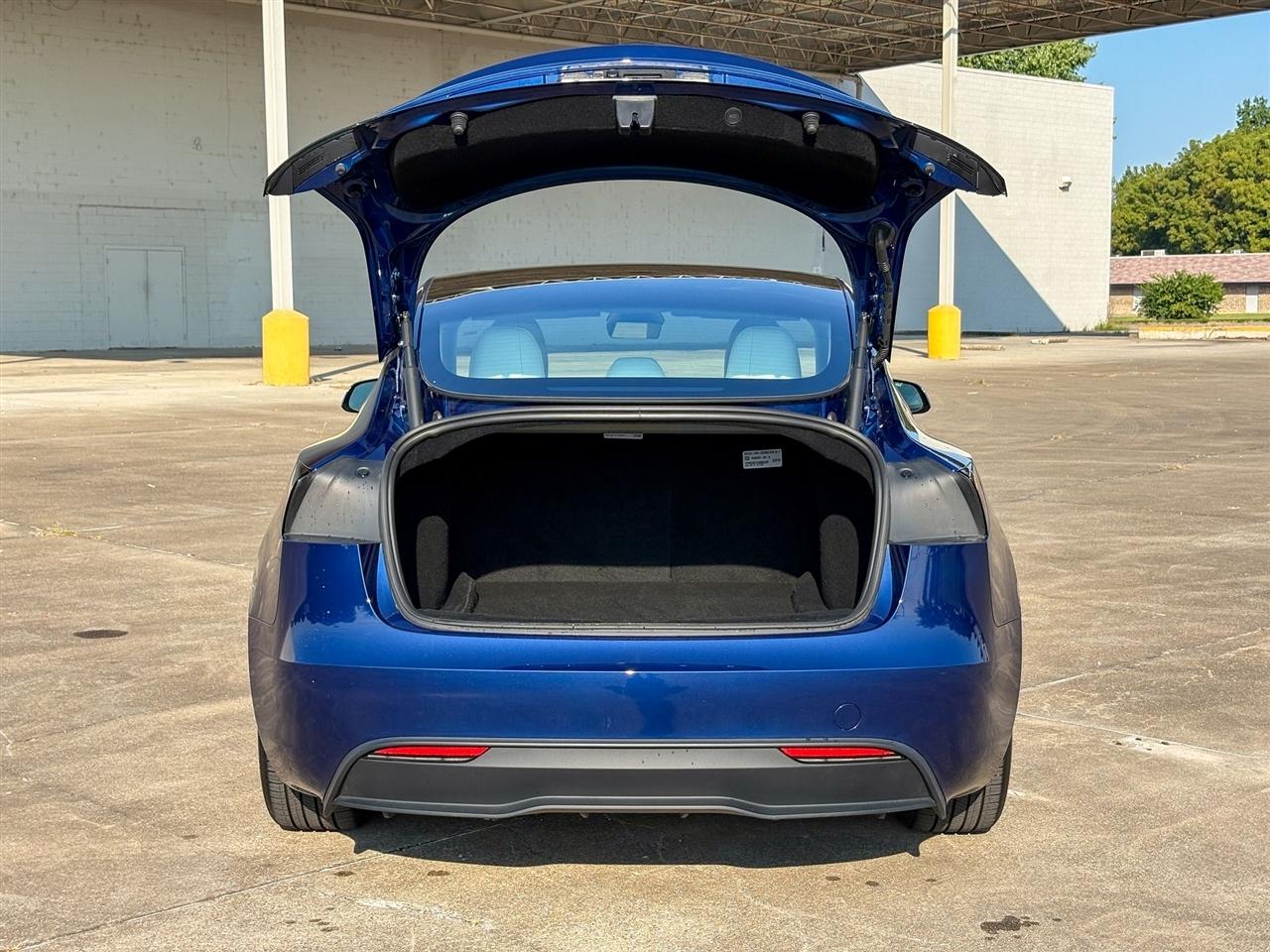 Tesla Model 3  2025
