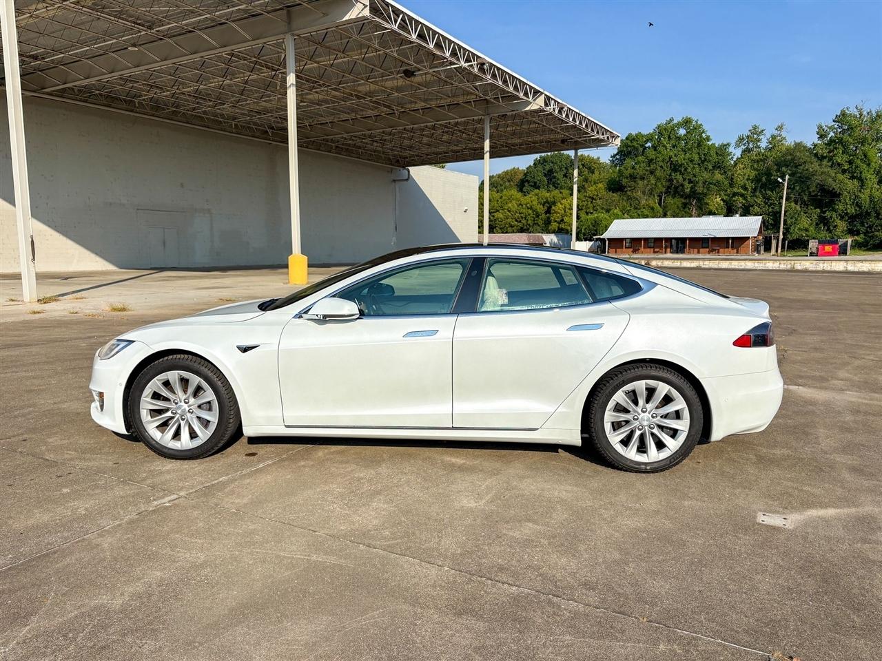 Tesla Model S  2020