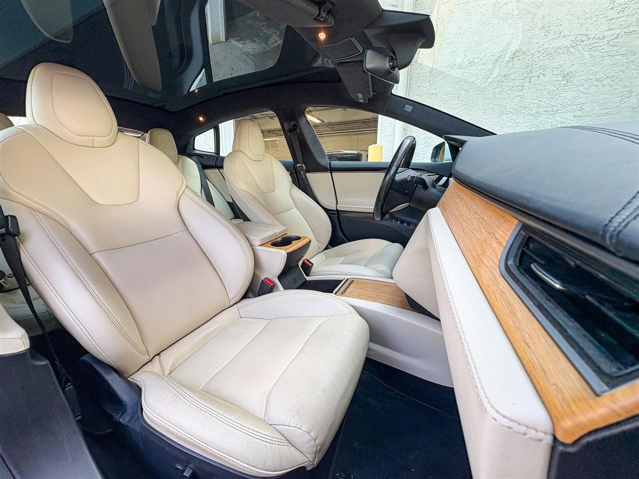Tesla Model S  2020