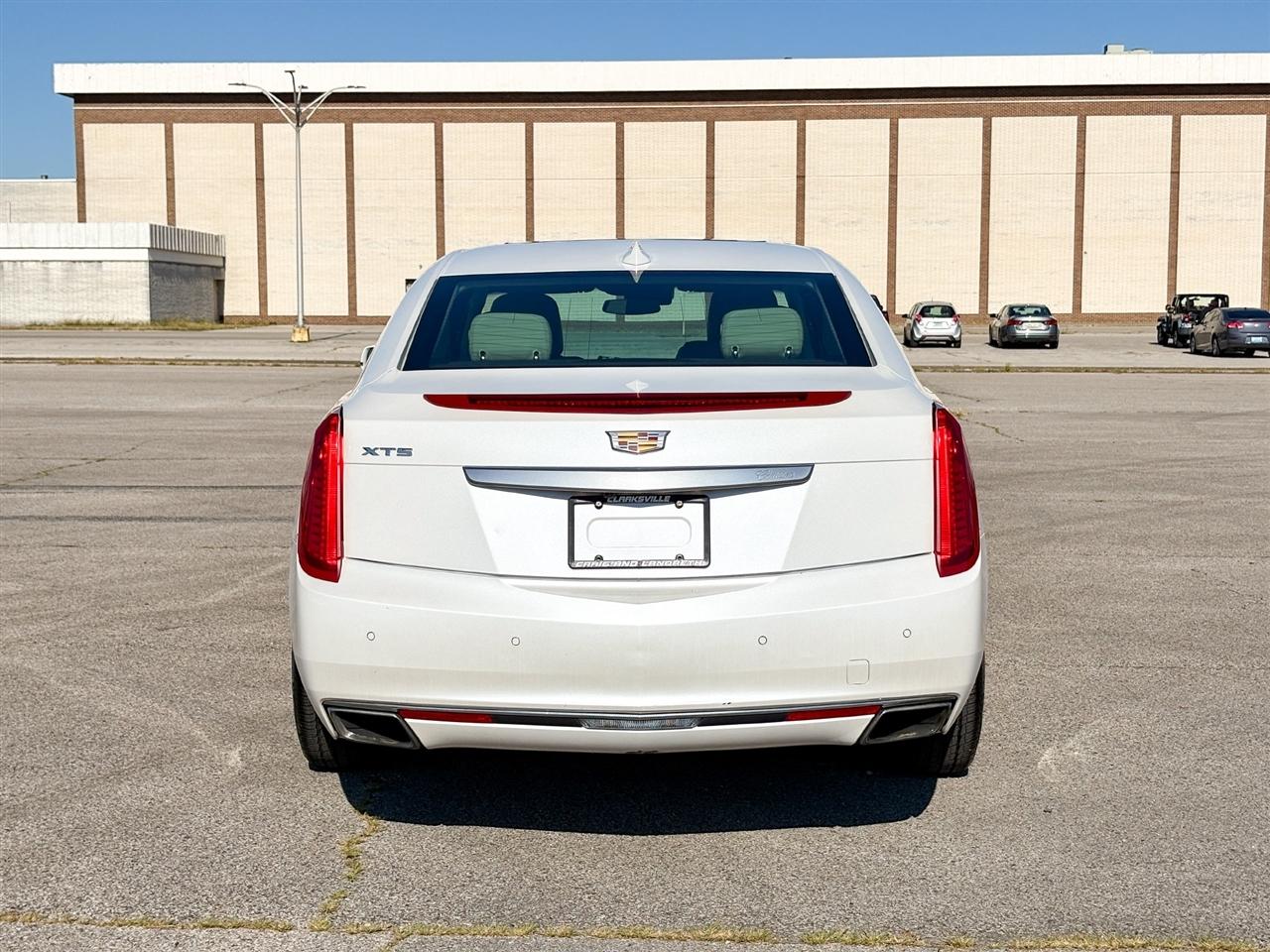 Cadillac XTS  2016
