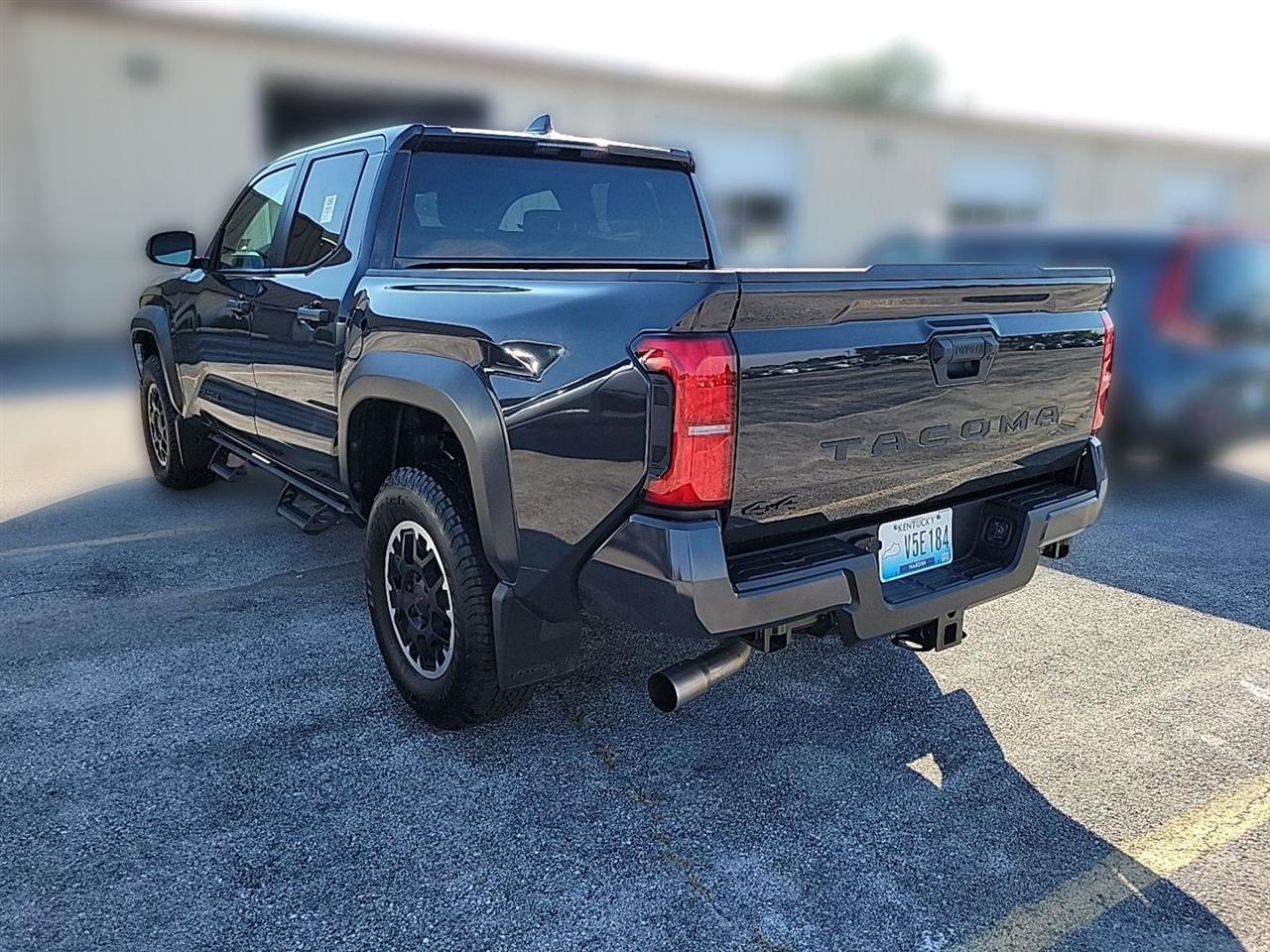 Toyota Tacoma 4WD  2025