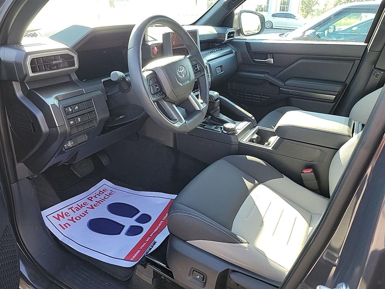 Toyota Tacoma 4WD  2025