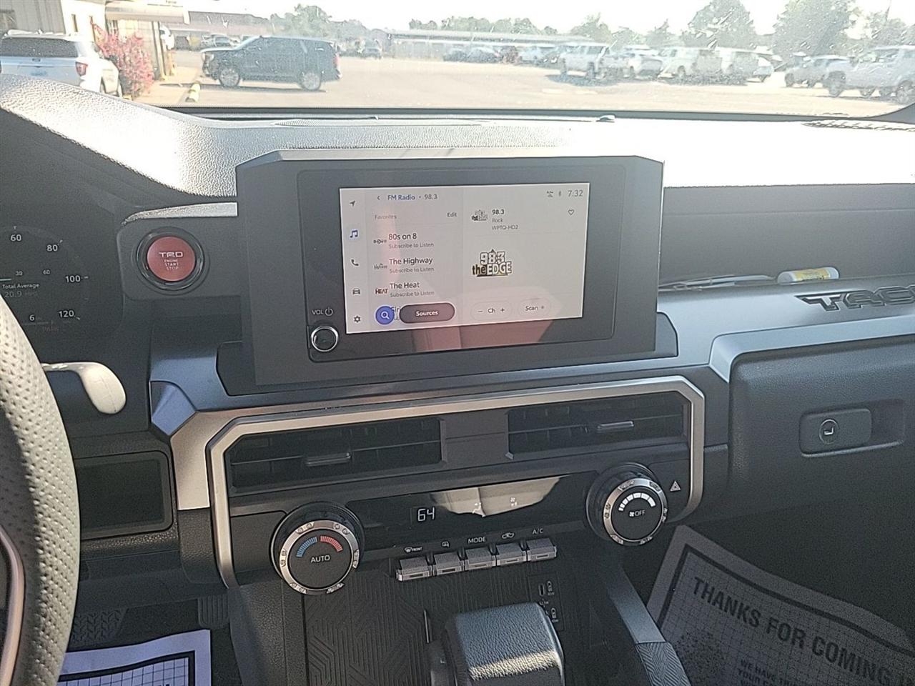 Toyota Tacoma 4WD  2025
