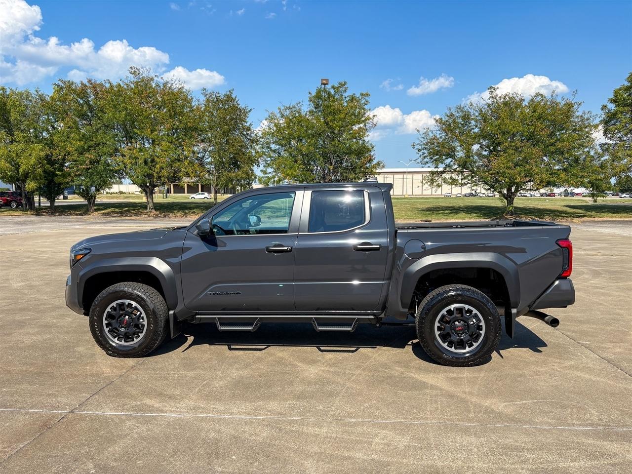 Toyota Tacoma 4WD  2025