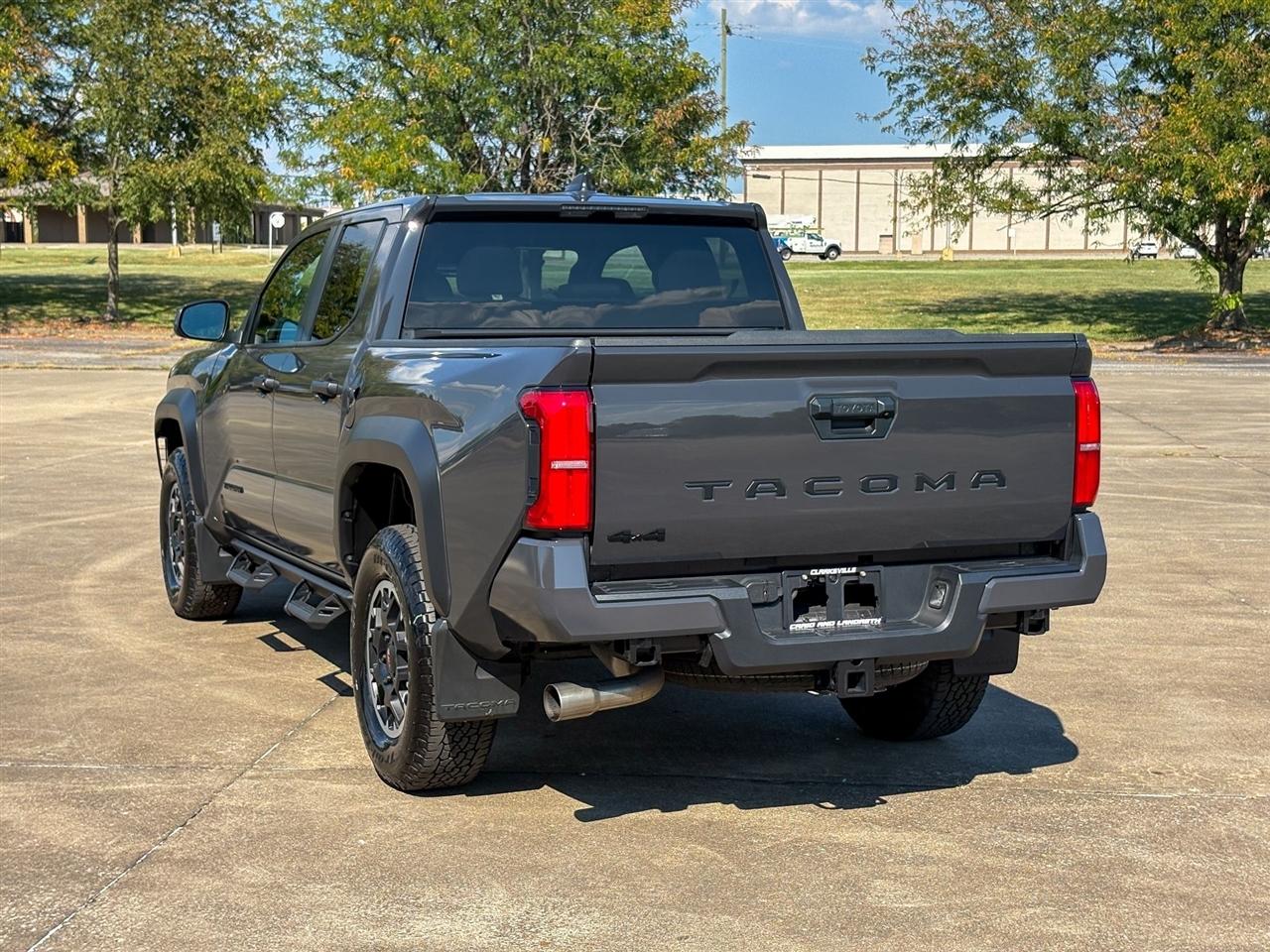Toyota Tacoma 4WD  2025