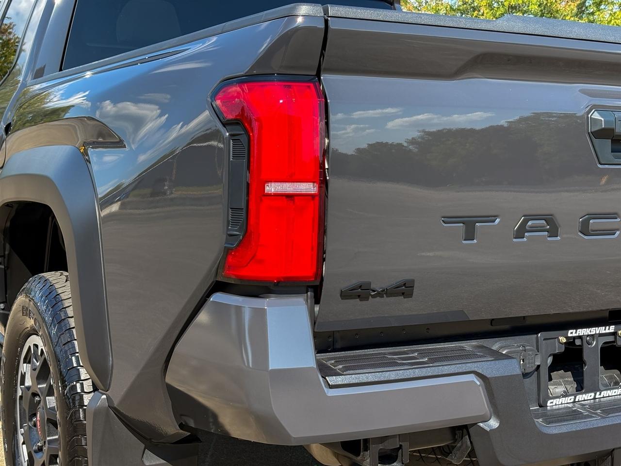 Toyota Tacoma 4WD  2025