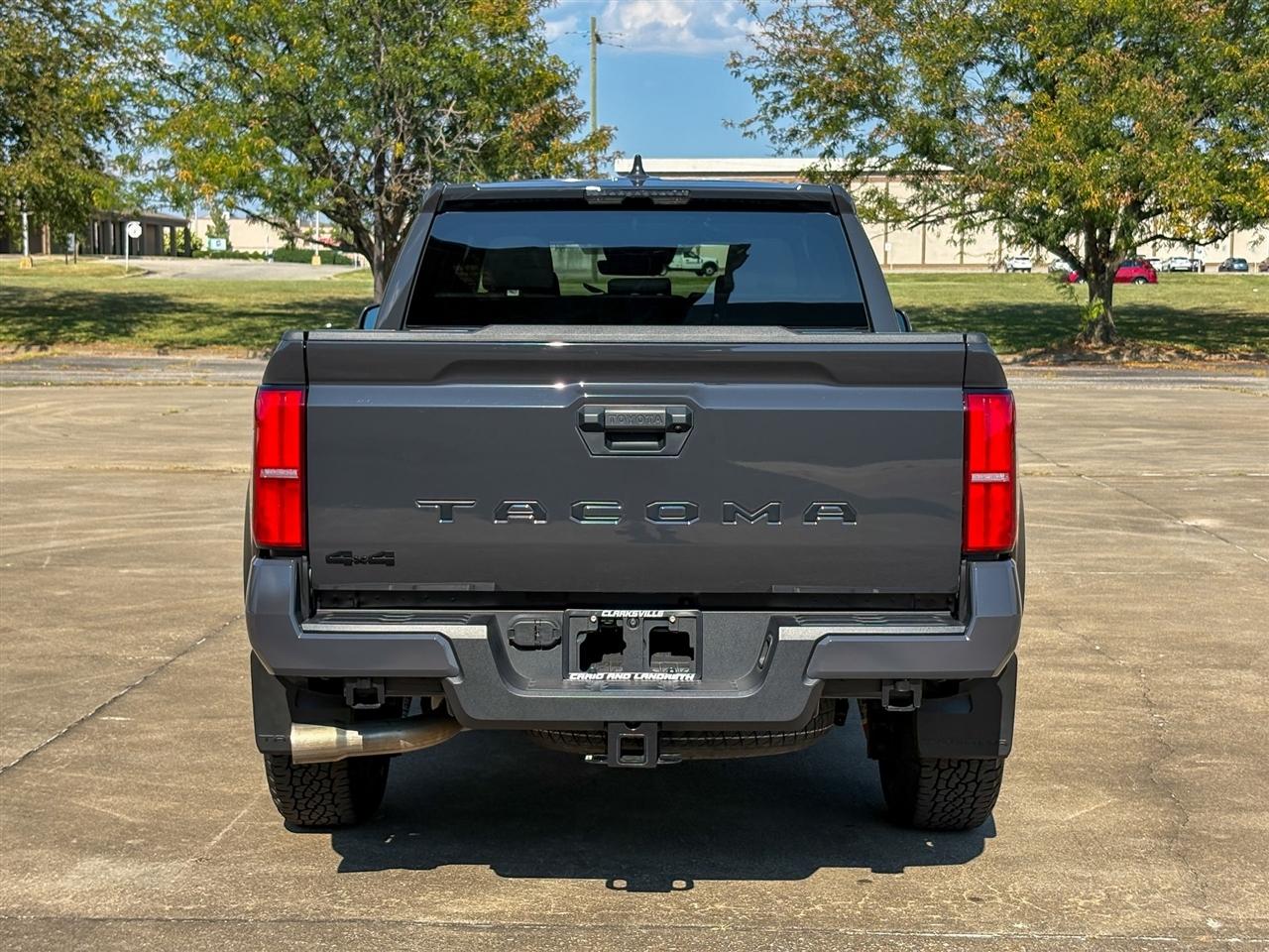 Toyota Tacoma 4WD  2025