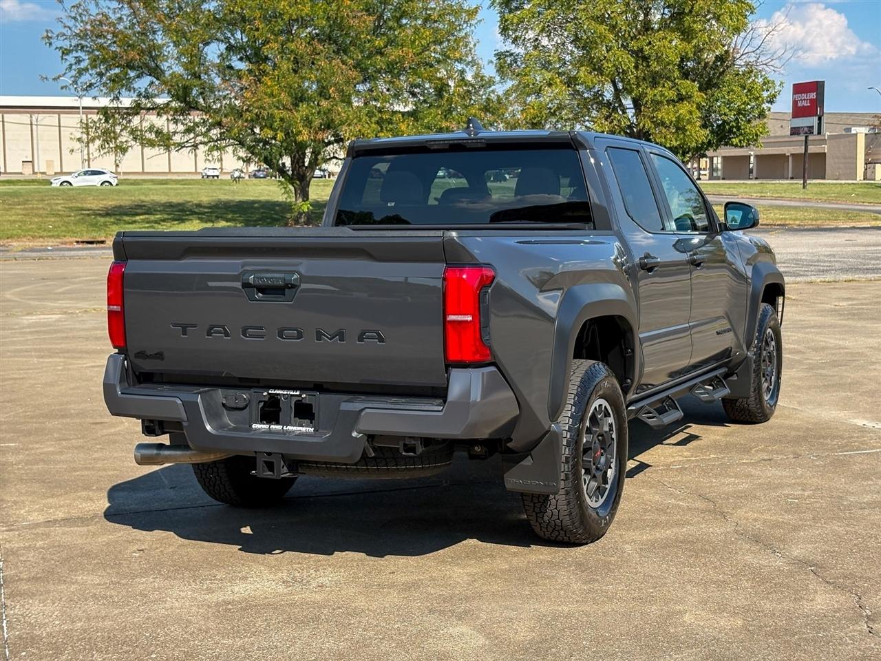 Toyota Tacoma 4WD  2025