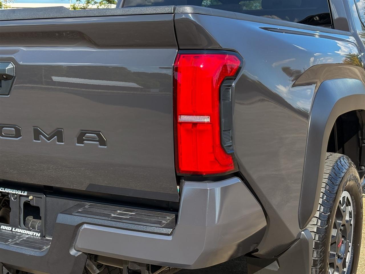 Toyota Tacoma 4WD  2025