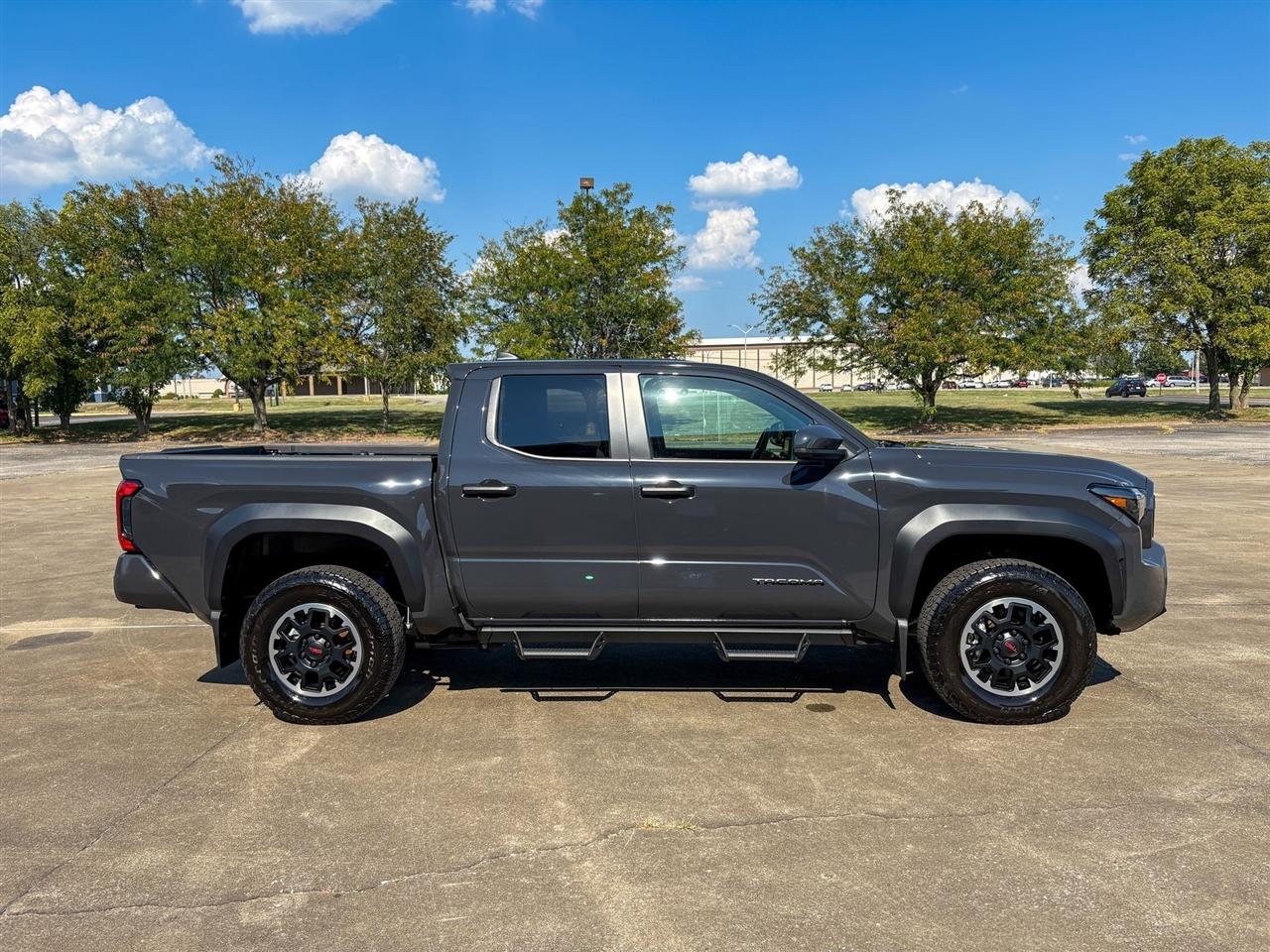 Toyota Tacoma 4WD  2025