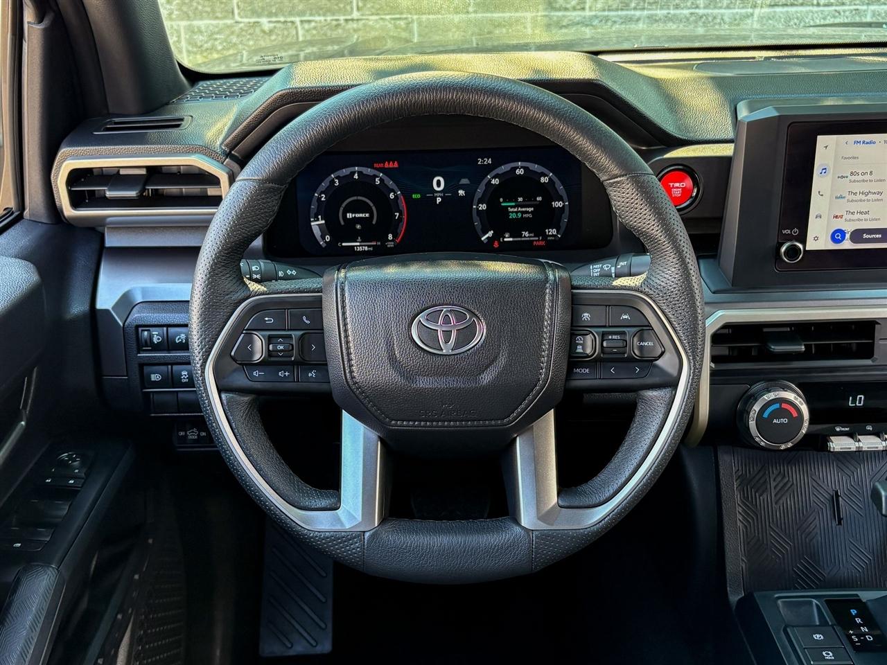 Toyota Tacoma 4WD  2025