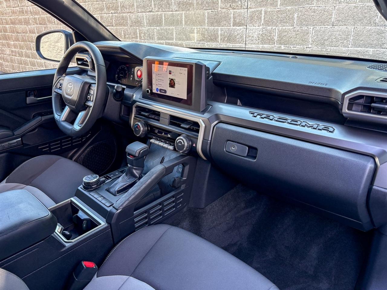 Toyota Tacoma 4WD  2025